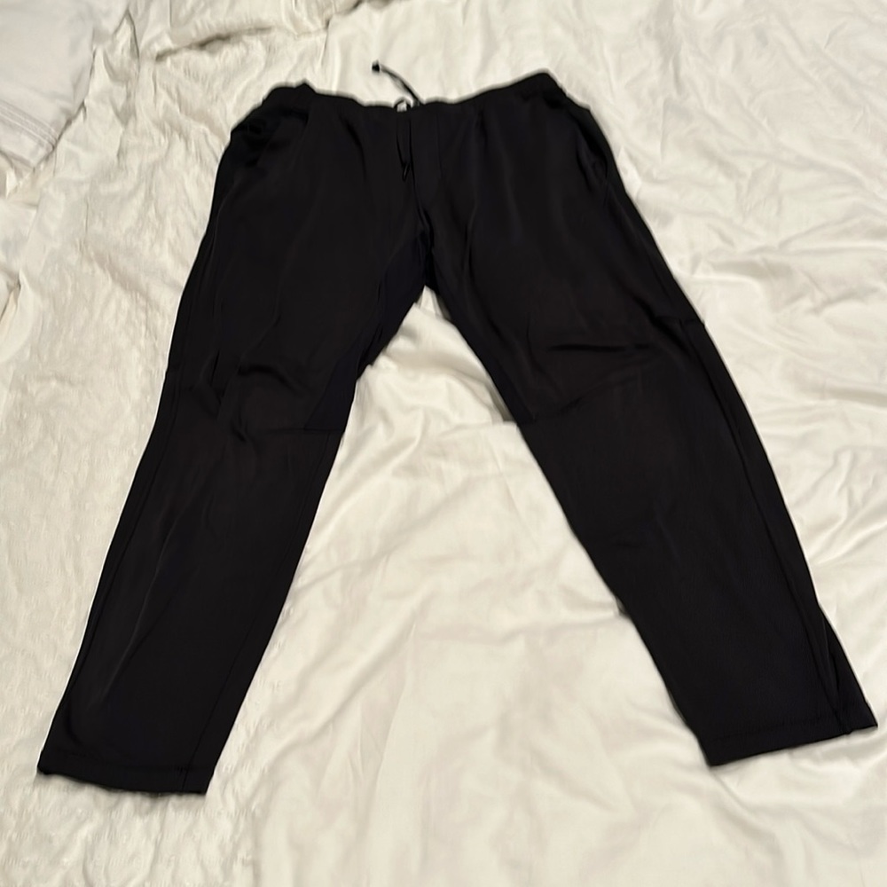 Lululemon Grid Tech Jogger Pant in Black